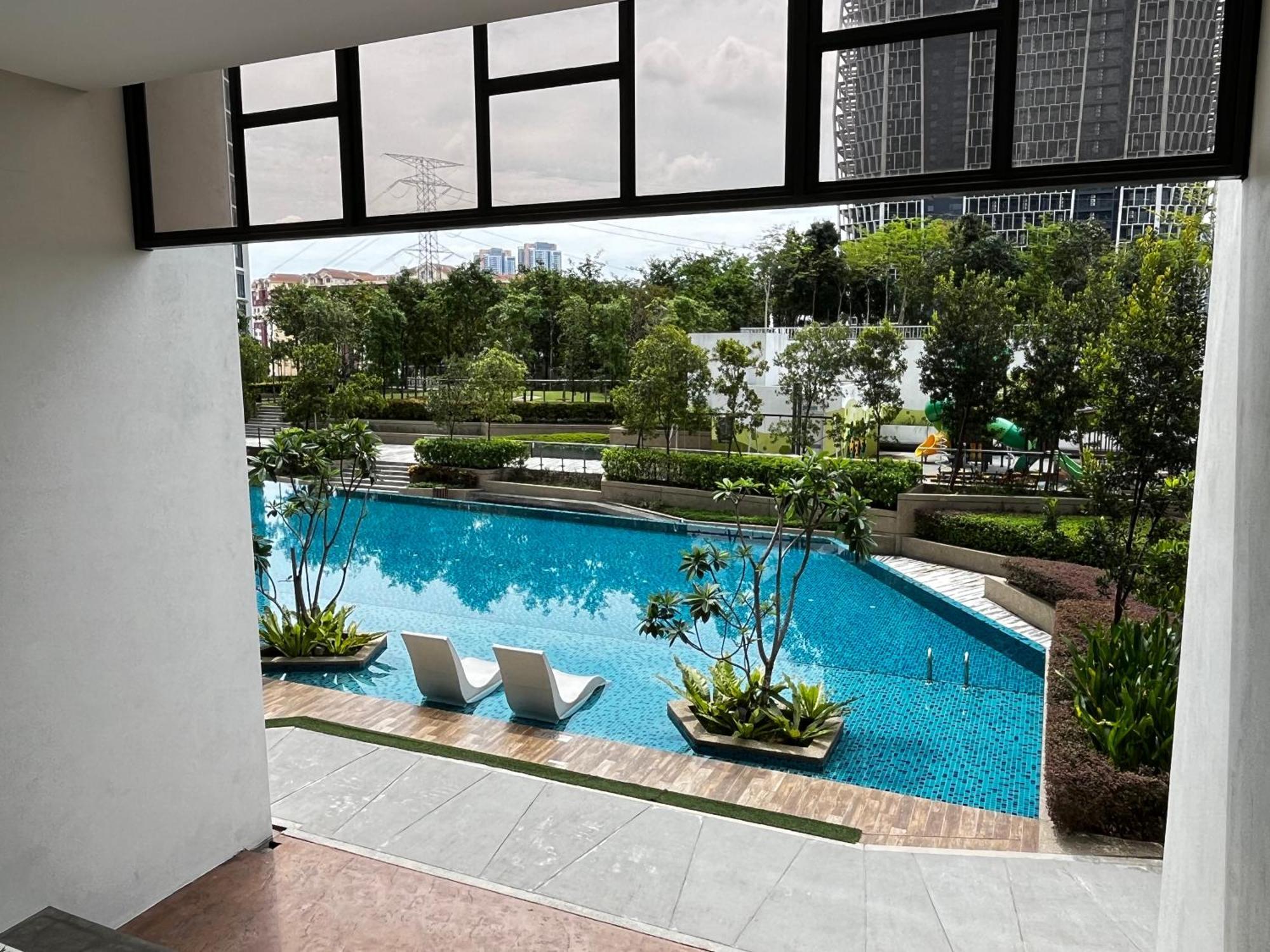 Vibrant Greenfield Residence Home - 5 Mins To Sunway Pyramid Petaling Jaya Exterior photo